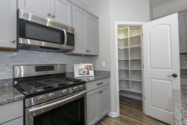 466 Bleeker STREET, Delafield, WI 53018