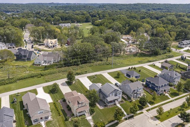 466 Bleeker STREET, Delafield, WI 53018
