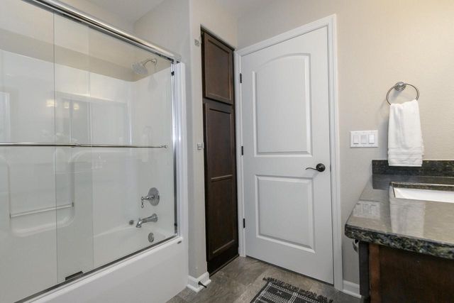466 Bleeker STREET, Delafield, WI 53018