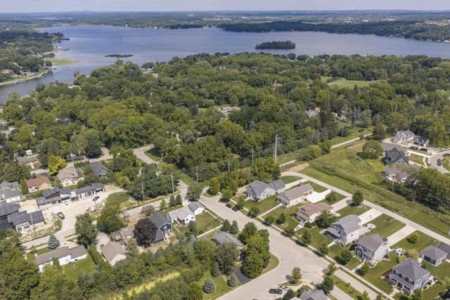 466 Bleeker STREET, Delafield, WI 53018