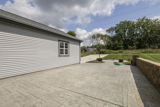 466 Bleeker STREET, Delafield, WI 53018