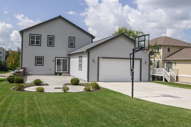 466 Bleeker STREET, Delafield, WI 53018