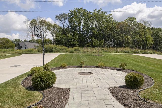 466 Bleeker STREET, Delafield, WI 53018