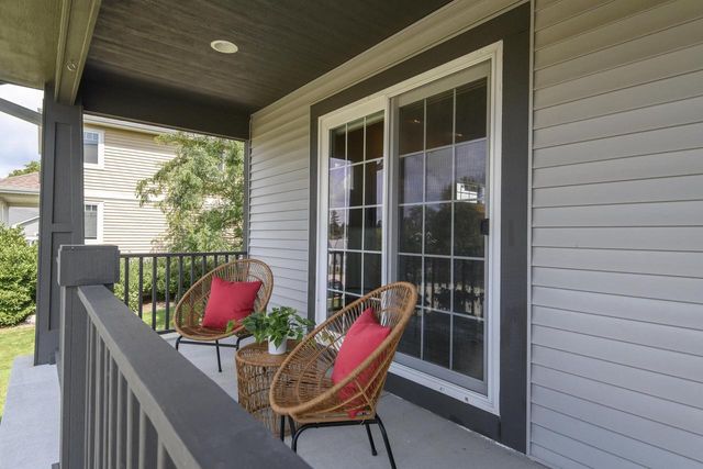 466 Bleeker STREET, Delafield, WI 53018