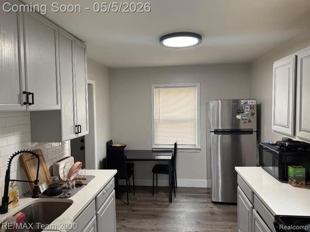 24425 Stanford Street, Dearborn Heights, MI 48125