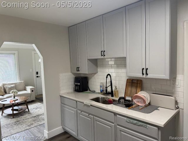 24425 Stanford Street, Dearborn Heights, MI 48125