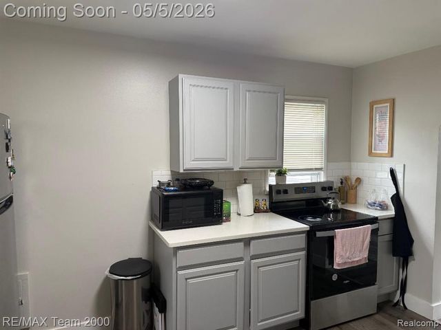 24425 Stanford Street, Dearborn Heights, MI 48125