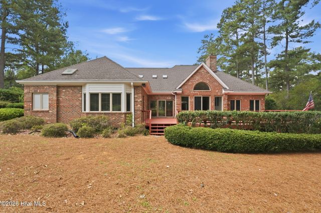 27 Mcmichael Drive, Pinehurst, NC 28374