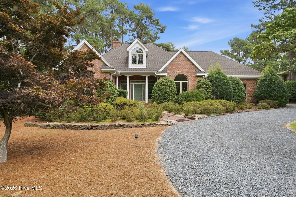 27 Mcmichael Drive, Pinehurst, NC 28374