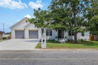 271 S College Street, La Grange, TX 78945