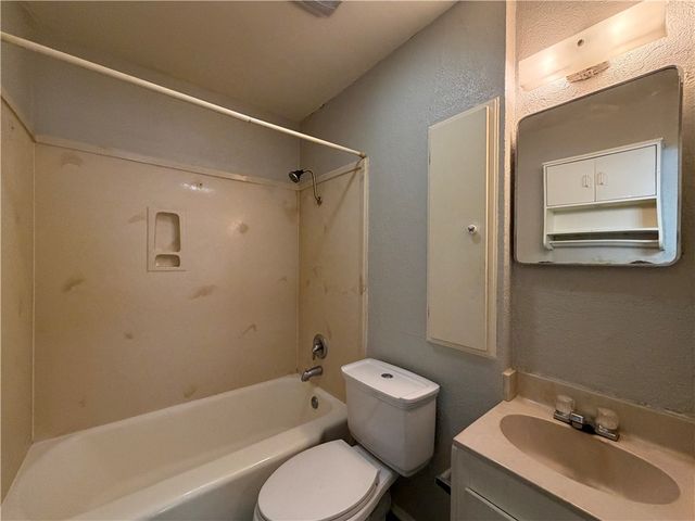 4925 Jo Ann St, Corpus Christi, TX 78415