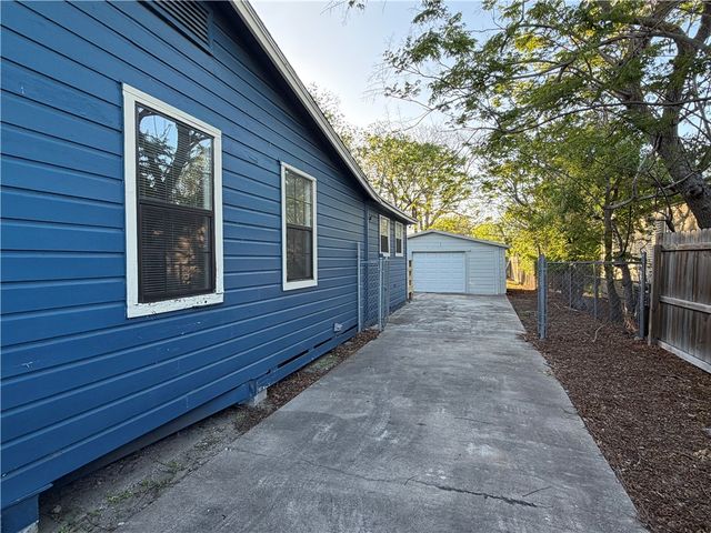 4925 Jo Ann St, Corpus Christi, TX 78415