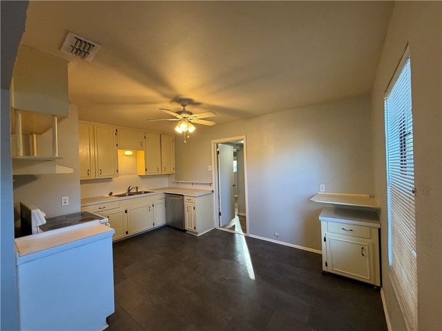 4925 Jo Ann St, Corpus Christi, TX 78415