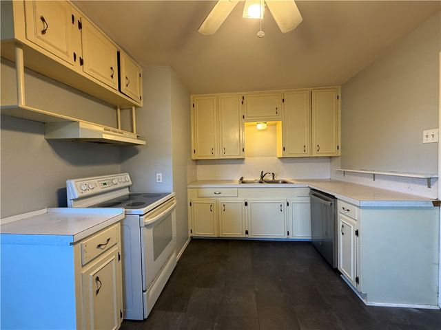 4925 Jo Ann St, Corpus Christi, TX 78415