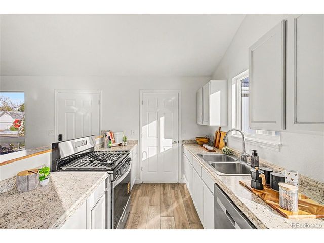 17391 E Layton Dr, Aurora, CO 80015