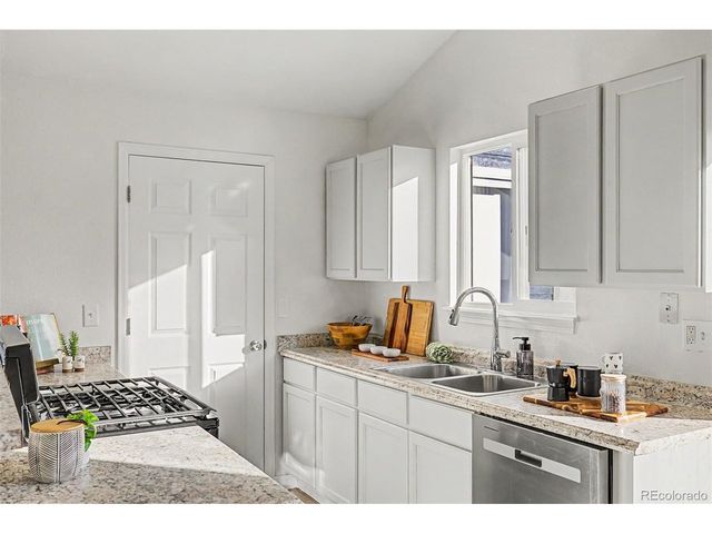 17391 E Layton Dr, Aurora, CO 80015