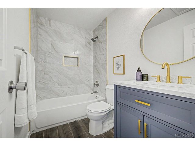 17391 E Layton Dr, Aurora, CO 80015