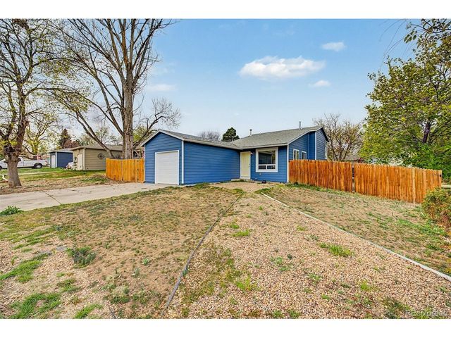 17391 E Layton Dr, Aurora, CO 80015