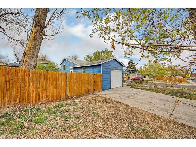 17391 E Layton Dr, Aurora, CO 80015