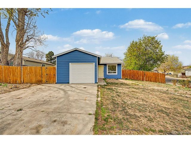 17391 E Layton Dr, Aurora, CO 80015