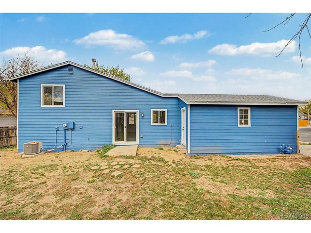 17391 E Layton Dr, Aurora, CO 80015