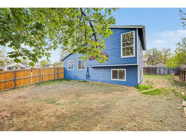 17391 E Layton Dr, Aurora, CO 80015