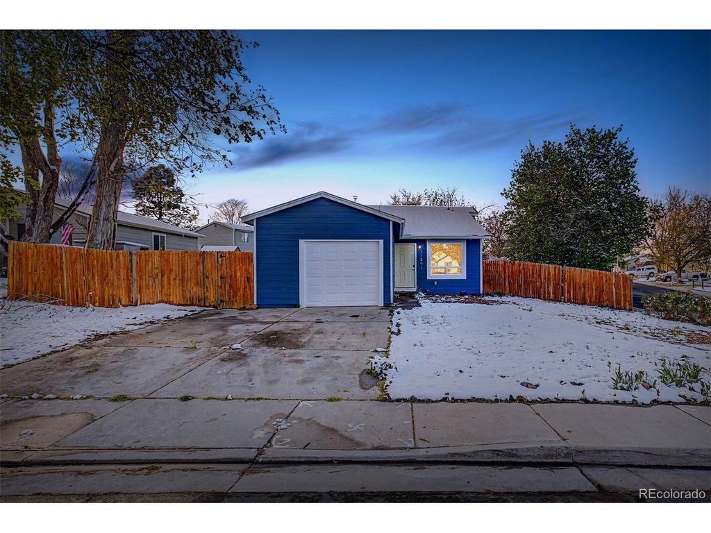 17391 E Layton Dr, Aurora, CO 80015