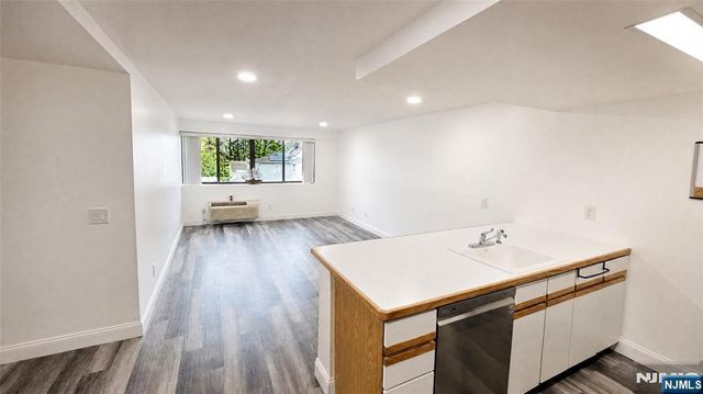 55 Clinton Place 304, Hackensack, NJ 07601