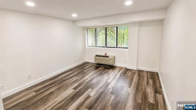 55 Clinton Place 304, Hackensack, NJ 07601
