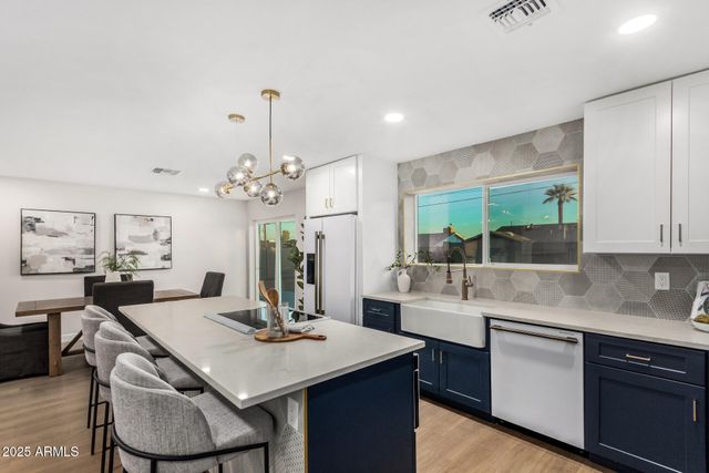 6413 E HOLLY Street, Scottsdale, AZ 85257