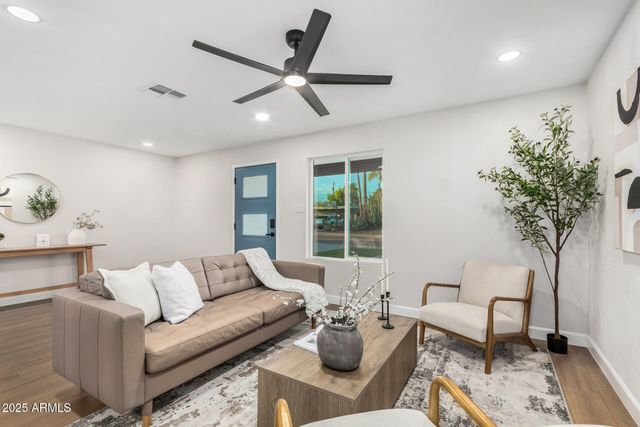 6413 E HOLLY Street, Scottsdale, AZ 85257