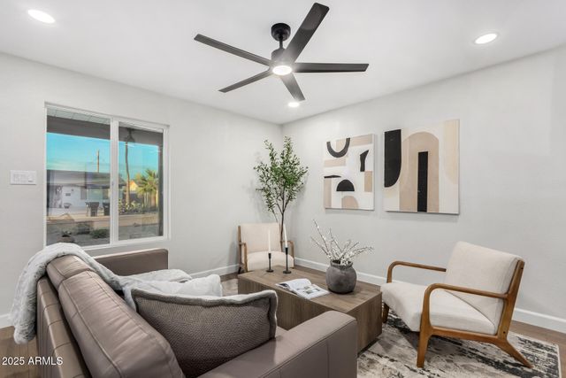 6413 E HOLLY Street, Scottsdale, AZ 85257