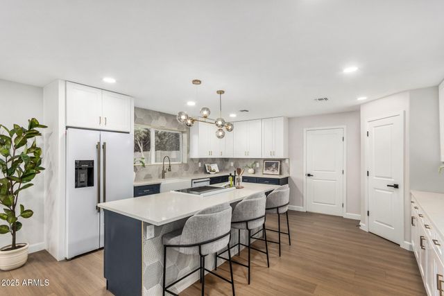 6413 E HOLLY Street, Scottsdale, AZ 85257