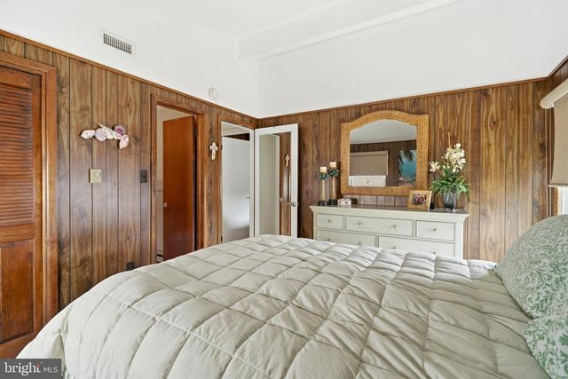 130 E PENNSYLVANIA, Long Beach Township, NJ 08008