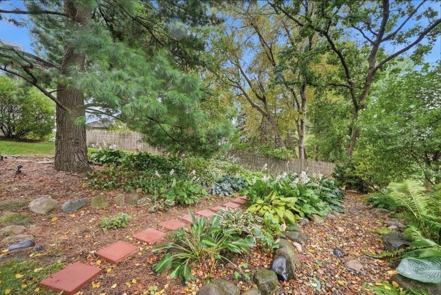 1851 South Lane, Mendota Heights, MN 55118