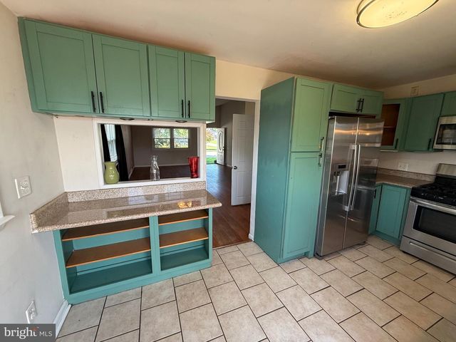 174 KANSAS RD, Pennsville, NJ 08070