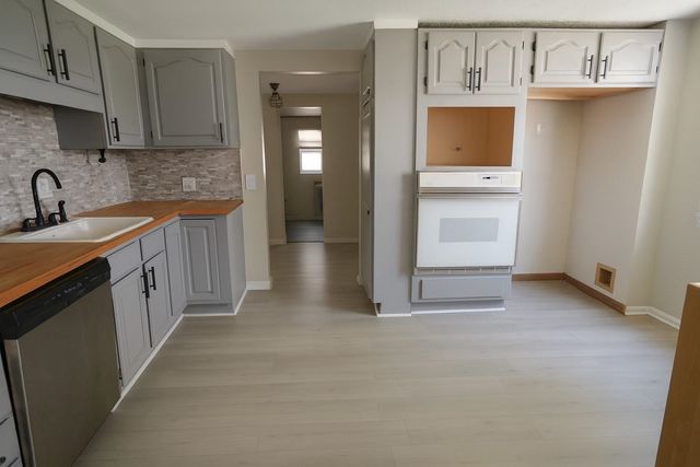 145 S Saint Clair, Wichita, KS 67213