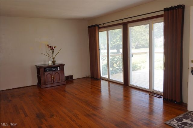 7590 Lake Road, Madison, OH 44057