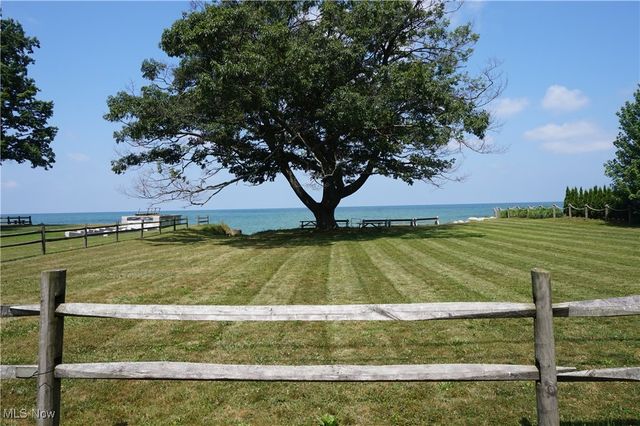 7590 Lake Road, Madison, OH 44057