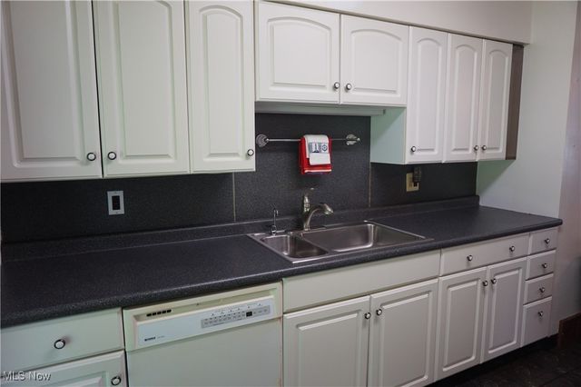 7590 Lake Road, Madison, OH 44057