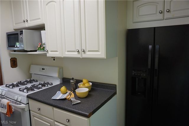 7590 Lake Road, Madison, OH 44057