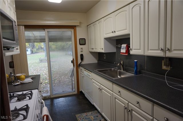 7590 Lake Road, Madison, OH 44057