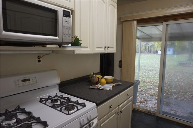 7590 Lake Road, Madison, OH 44057