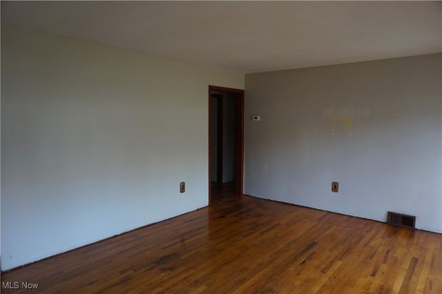 7590 Lake Road, Madison, OH 44057