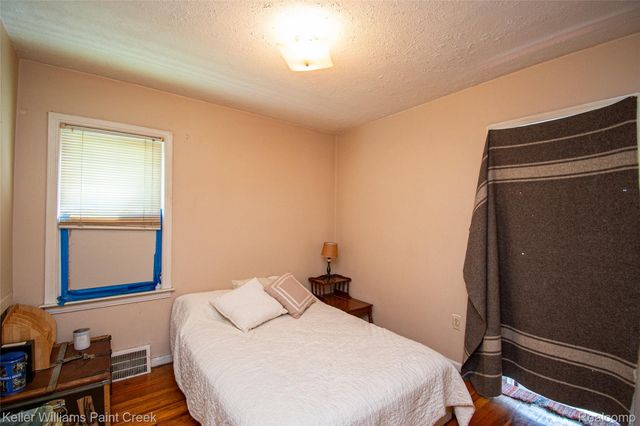 445 Lakeside Drive, Waterford Charter Township, MI 48328