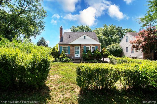 445 Lakeside Drive, Waterford Charter Township, MI 48328