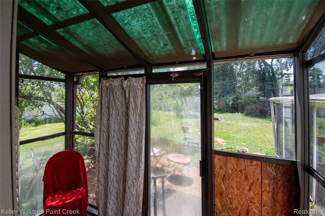 445 Lakeside Drive, Waterford Charter Township, MI 48328