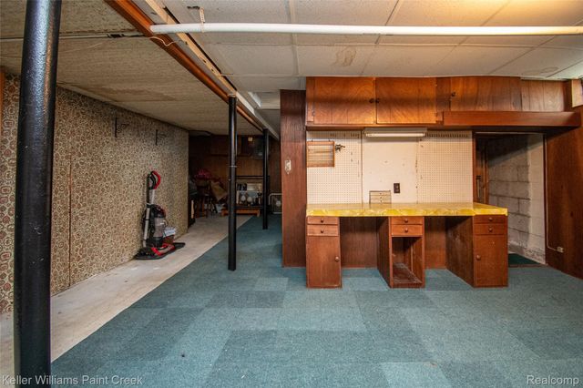 445 Lakeside Drive, Waterford Charter Township, MI 48328