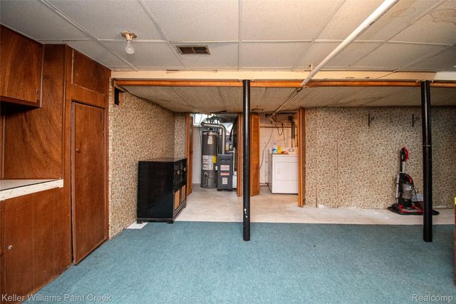 445 Lakeside Drive, Waterford Charter Township, MI 48328