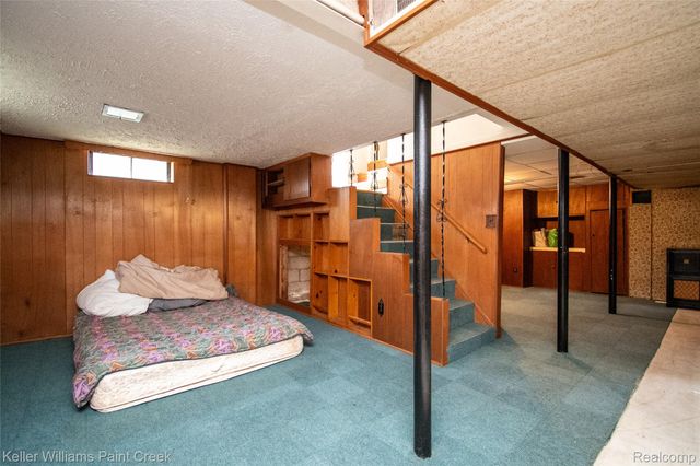 445 Lakeside Drive, Waterford Charter Township, MI 48328